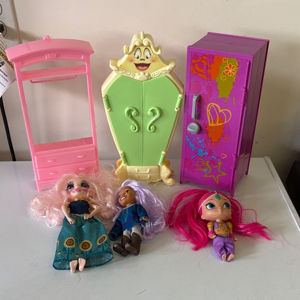 Fashion Doll Playset with Pink, Green, and Purple Accessories